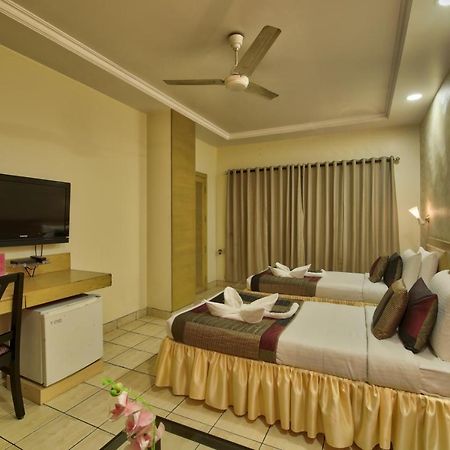 Vishwaratna Hotel Guwahati Buitenkant foto