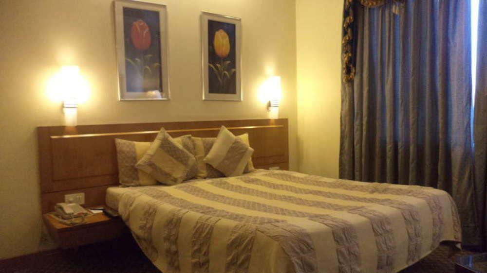 Vishwaratna Hotel Guwahati Buitenkant foto