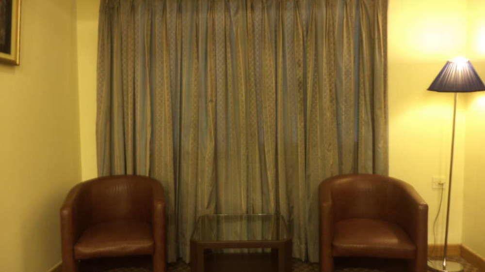 Vishwaratna Hotel Guwahati Buitenkant foto