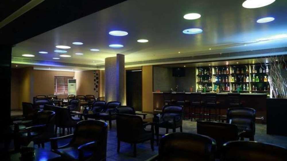 Vishwaratna Hotel Guwahati Buitenkant foto