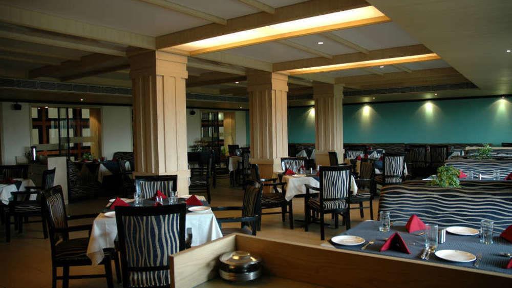 Vishwaratna Hotel Guwahati Buitenkant foto