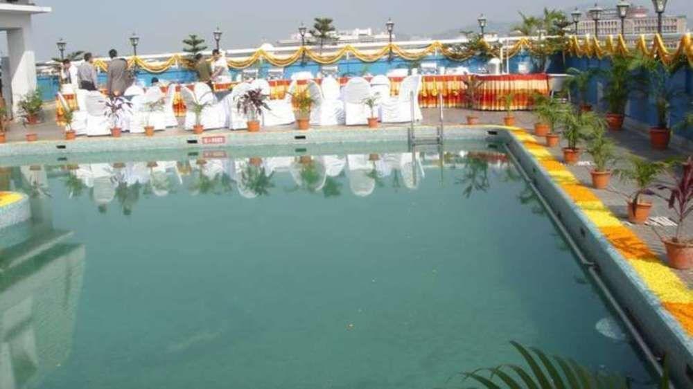 Vishwaratna Hotel Guwahati Buitenkant foto