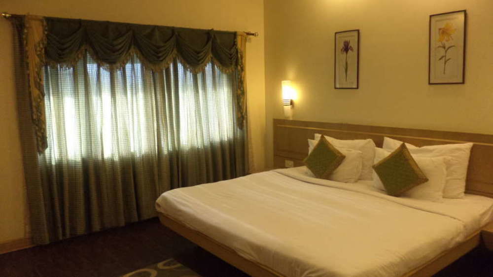 Vishwaratna Hotel Guwahati Buitenkant foto