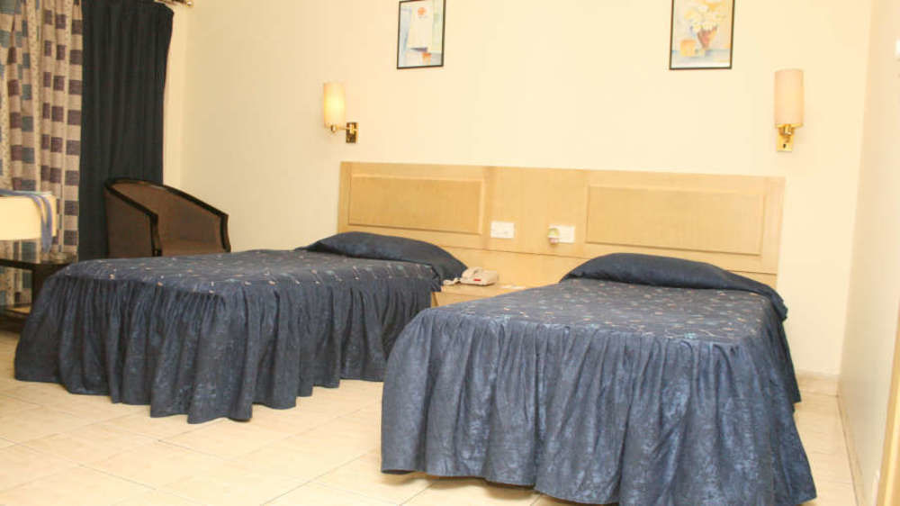Vishwaratna Hotel Guwahati Buitenkant foto