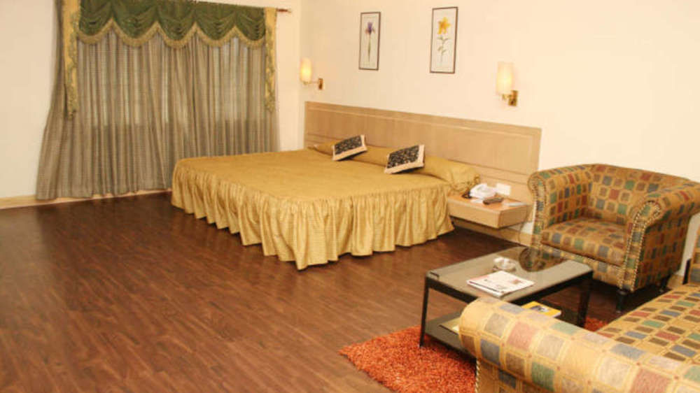 Vishwaratna Hotel Guwahati Buitenkant foto