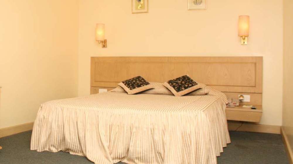 Vishwaratna Hotel Guwahati Buitenkant foto
