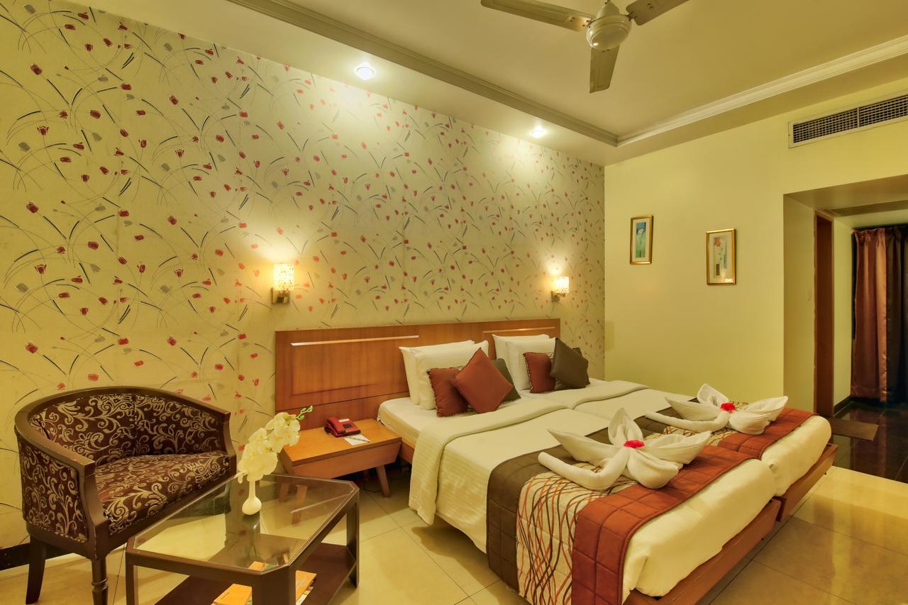 Vishwaratna Hotel Guwahati Buitenkant foto