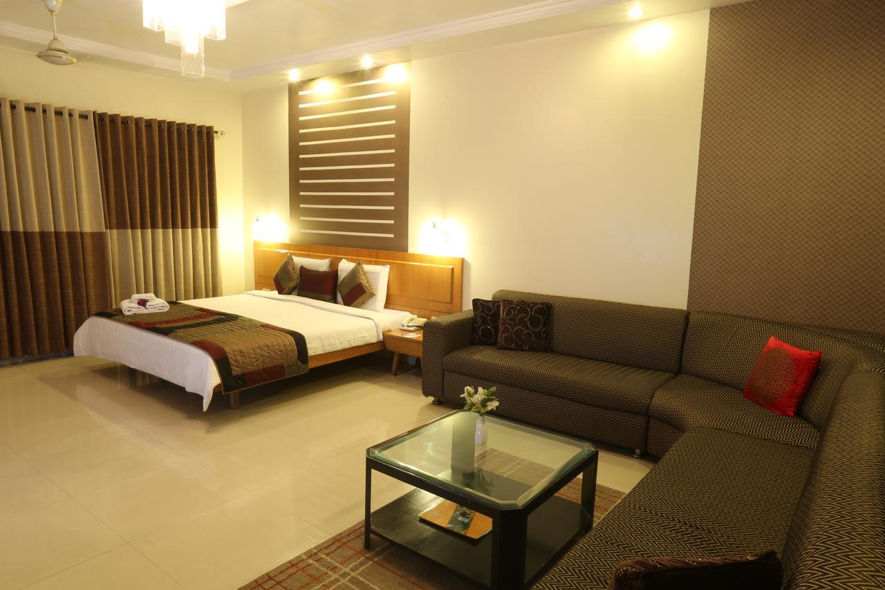Vishwaratna Hotel Guwahati Buitenkant foto