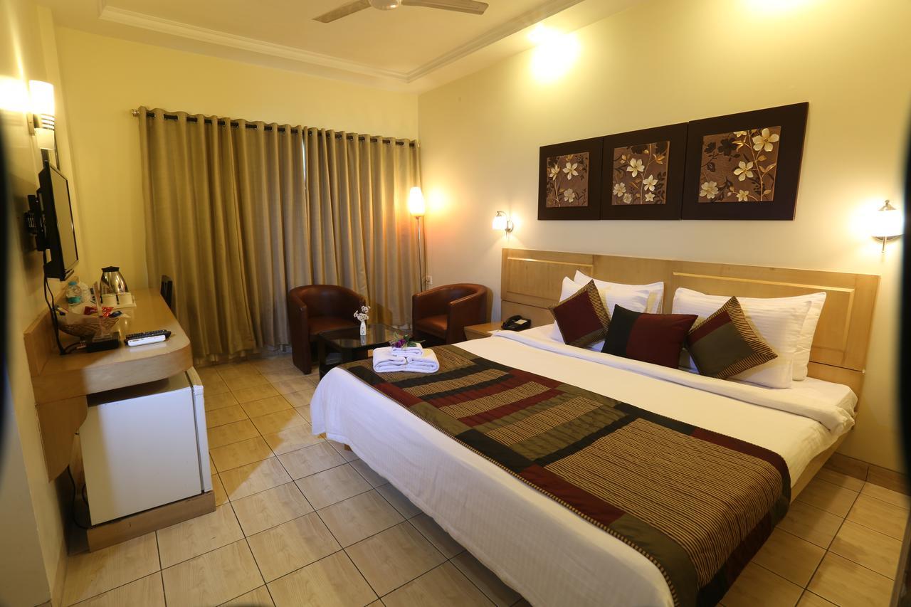 Vishwaratna Hotel Guwahati Buitenkant foto