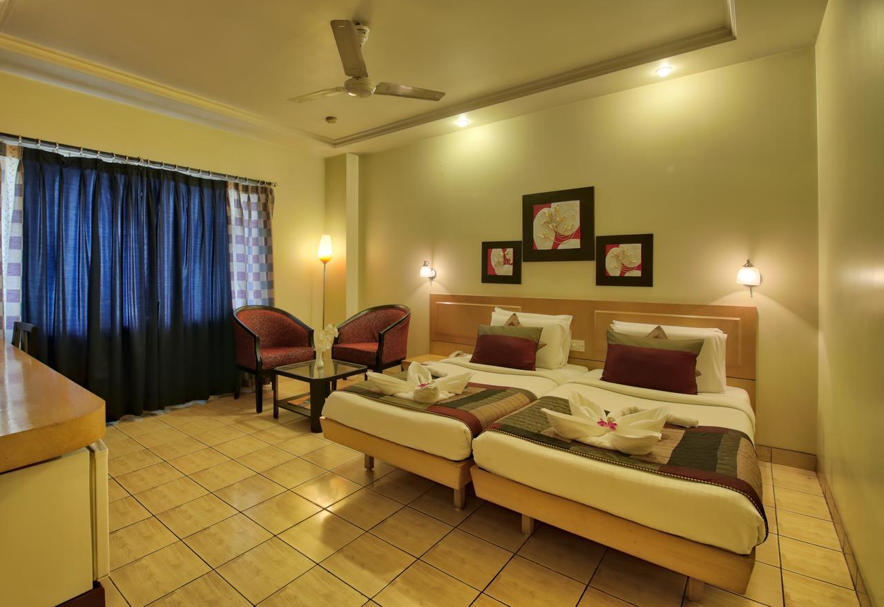 Vishwaratna Hotel Guwahati Buitenkant foto