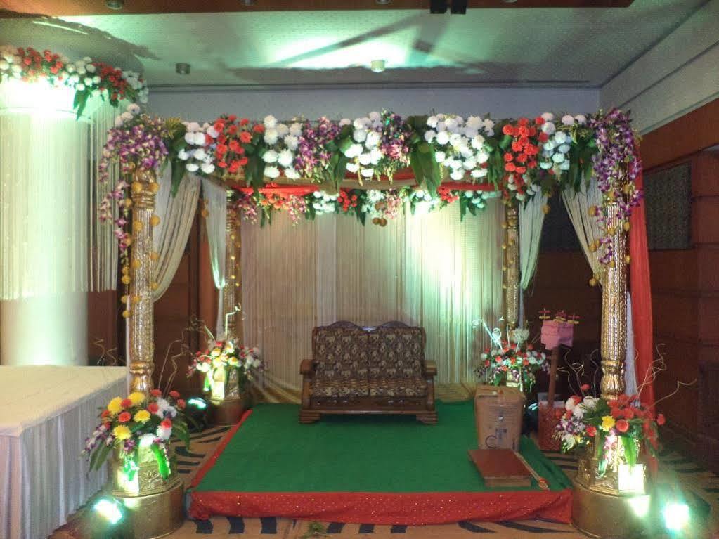 Vishwaratna Hotel Guwahati Buitenkant foto