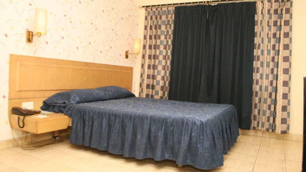 Vishwaratna Hotel Guwahati Buitenkant foto