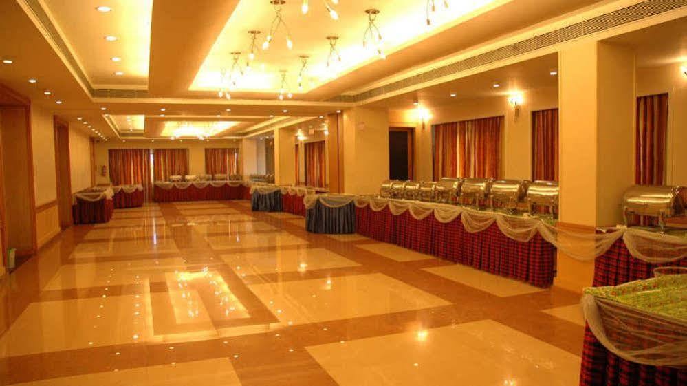 Vishwaratna Hotel Guwahati Buitenkant foto