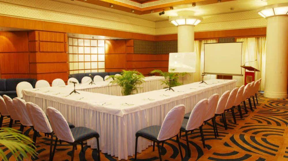 Vishwaratna Hotel Guwahati Buitenkant foto