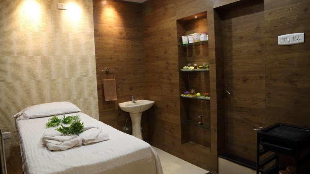 Vishwaratna Hotel Guwahati Buitenkant foto