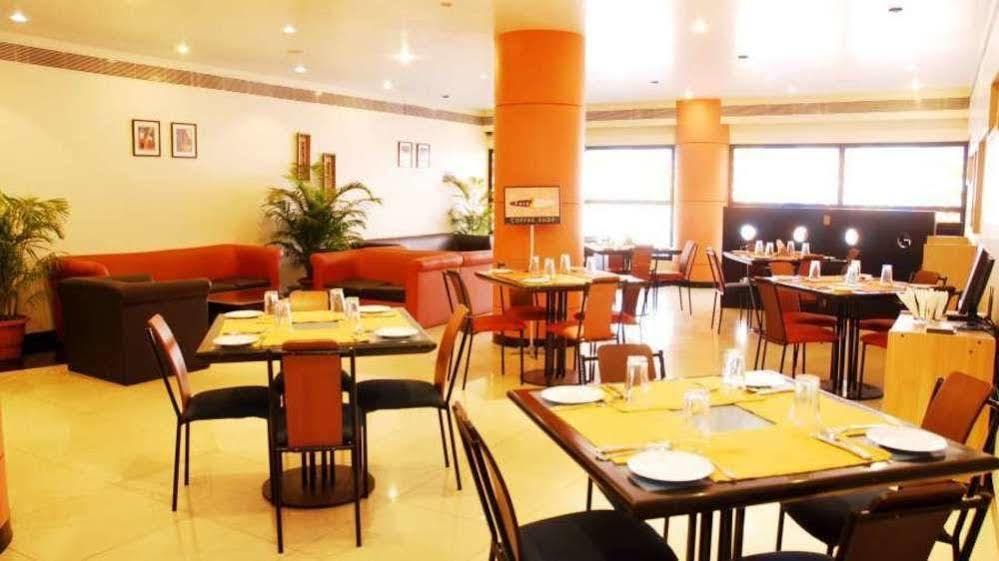 Vishwaratna Hotel Guwahati Buitenkant foto