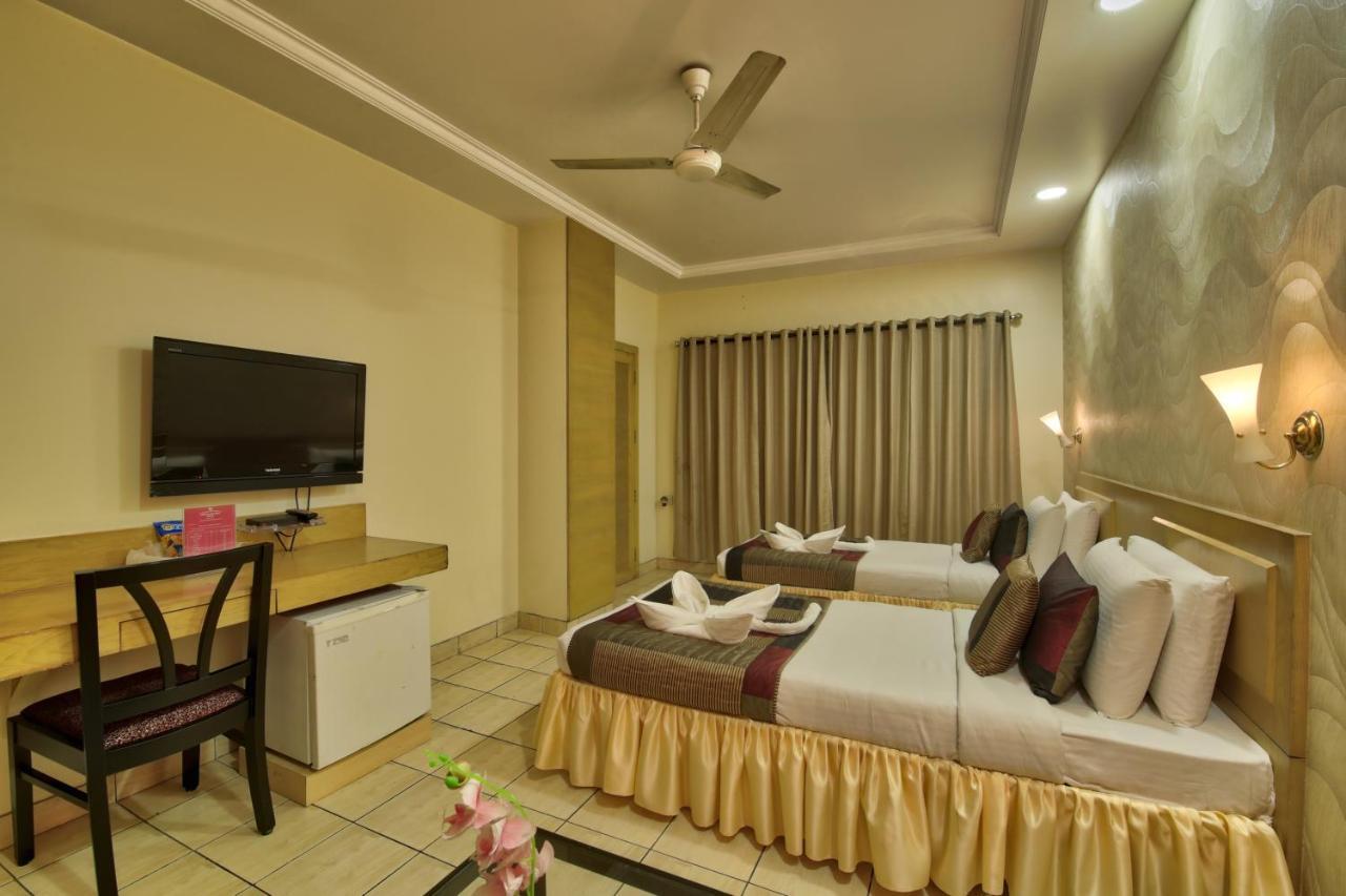 Vishwaratna Hotel Guwahati Buitenkant foto