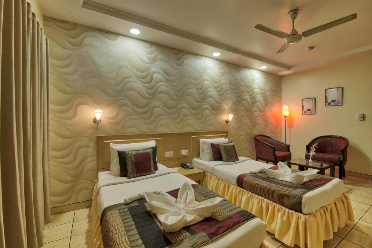 Vishwaratna Hotel Guwahati Buitenkant foto