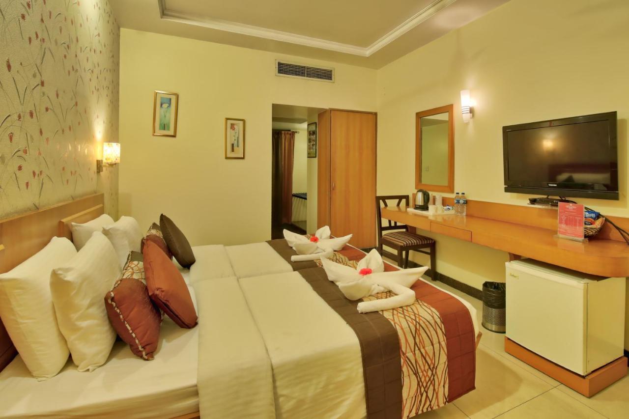 Vishwaratna Hotel Guwahati Buitenkant foto