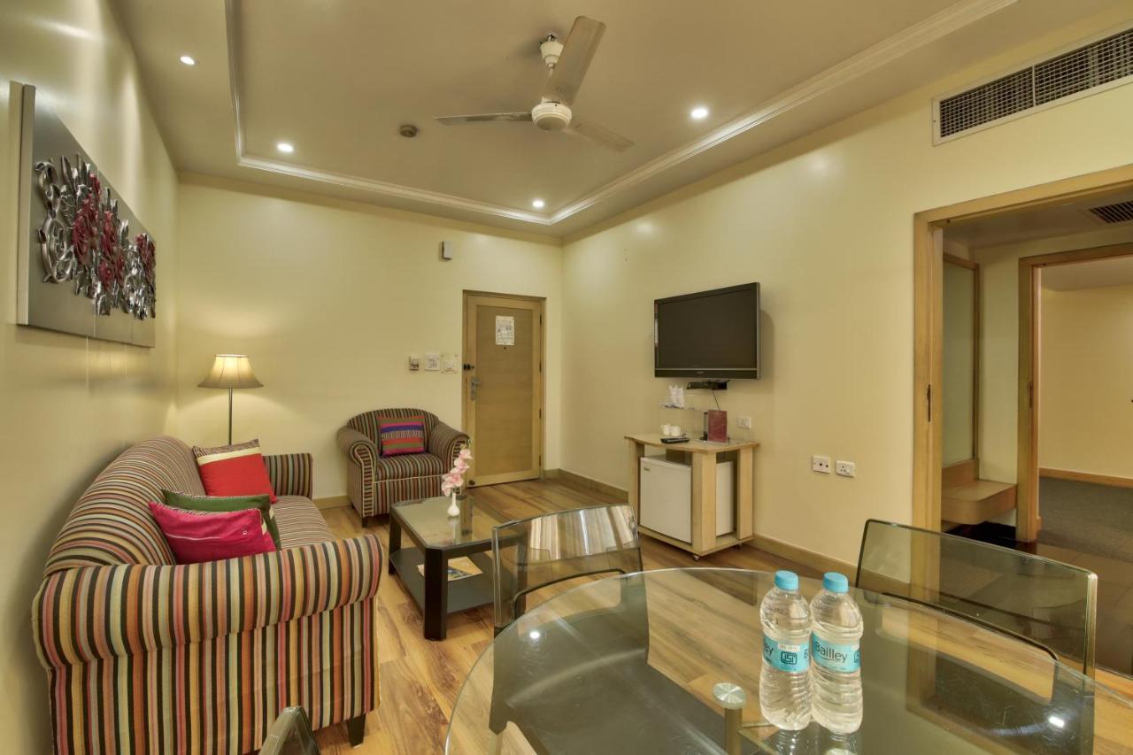 Vishwaratna Hotel Guwahati Buitenkant foto