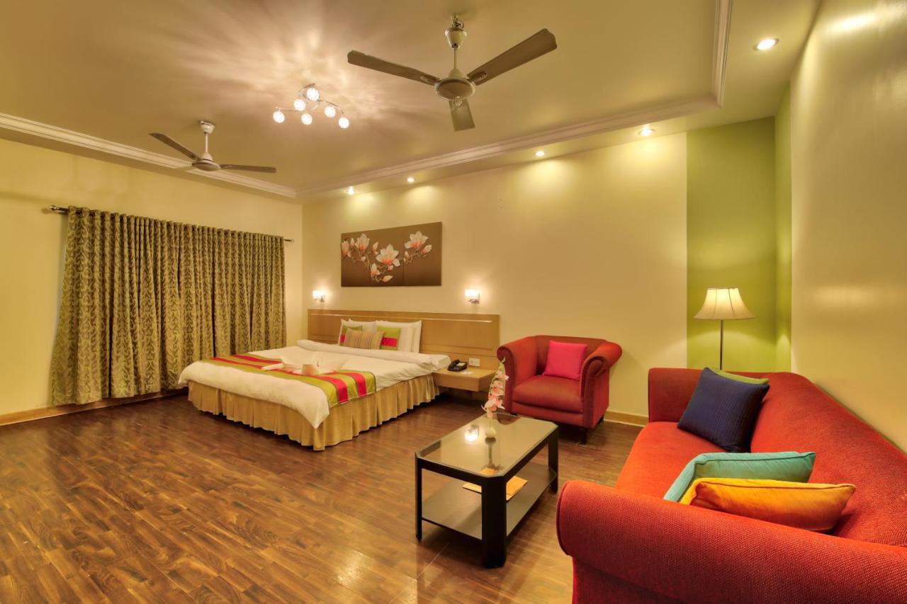 Vishwaratna Hotel Guwahati Buitenkant foto