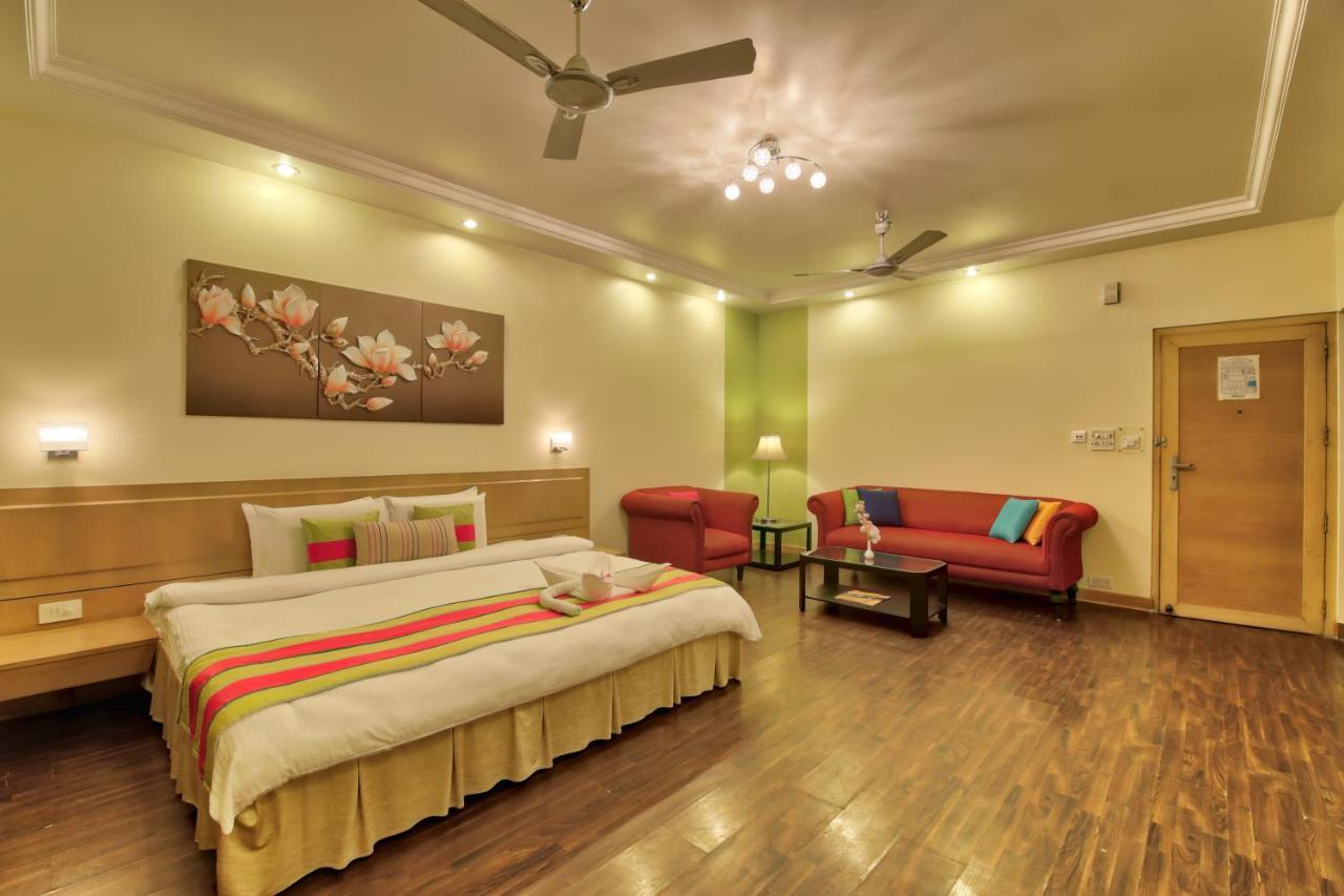 Vishwaratna Hotel Guwahati Buitenkant foto