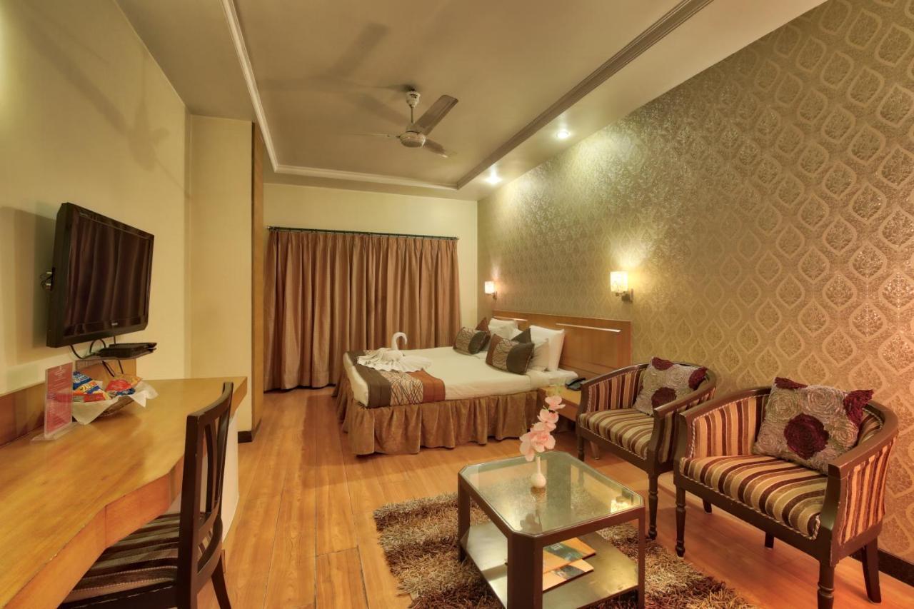 Vishwaratna Hotel Guwahati Buitenkant foto