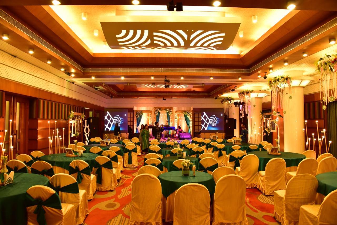 Vishwaratna Hotel Guwahati Buitenkant foto