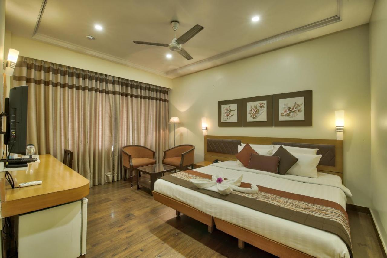 Vishwaratna Hotel Guwahati Buitenkant foto