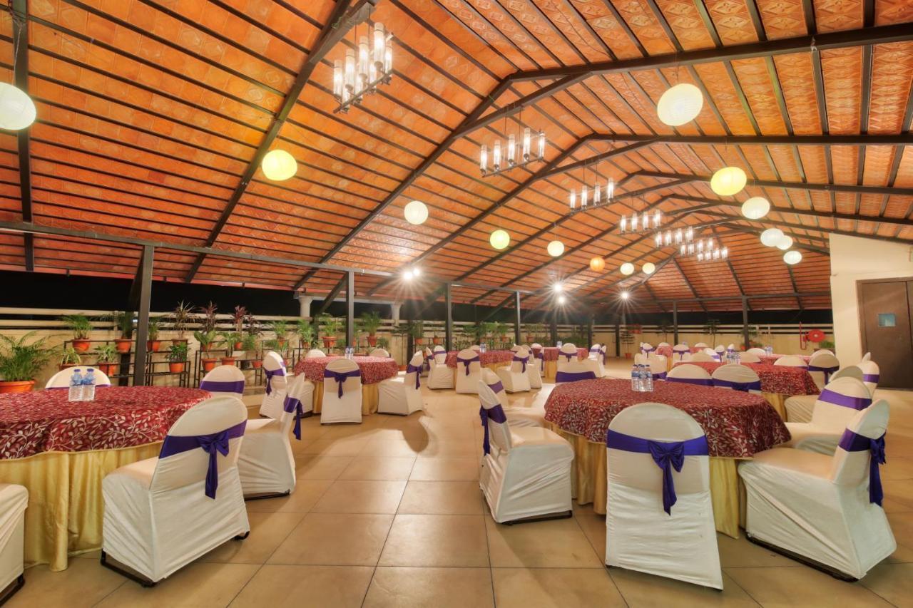 Vishwaratna Hotel Guwahati Buitenkant foto