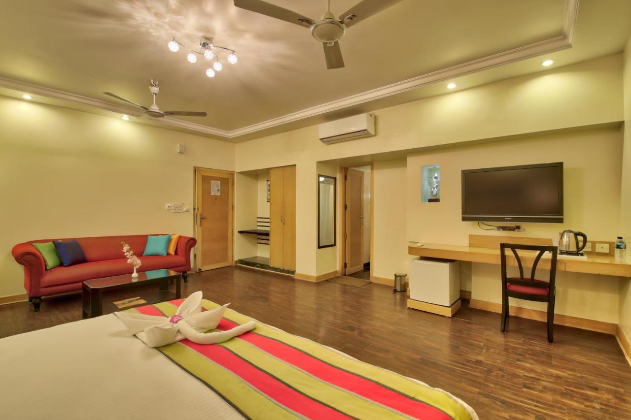 Vishwaratna Hotel Guwahati Buitenkant foto