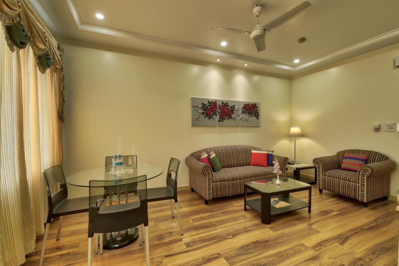 Vishwaratna Hotel Guwahati Buitenkant foto