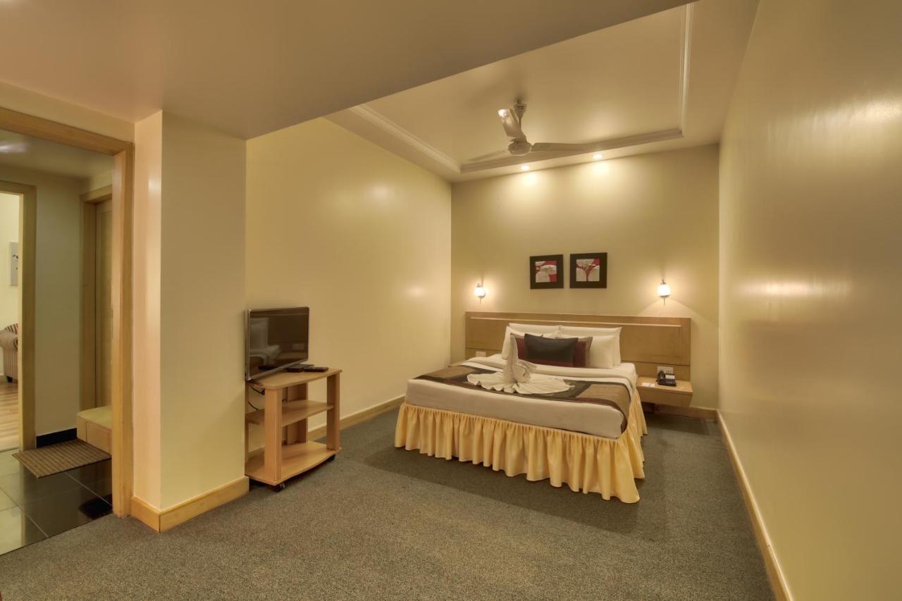 Vishwaratna Hotel Guwahati Buitenkant foto