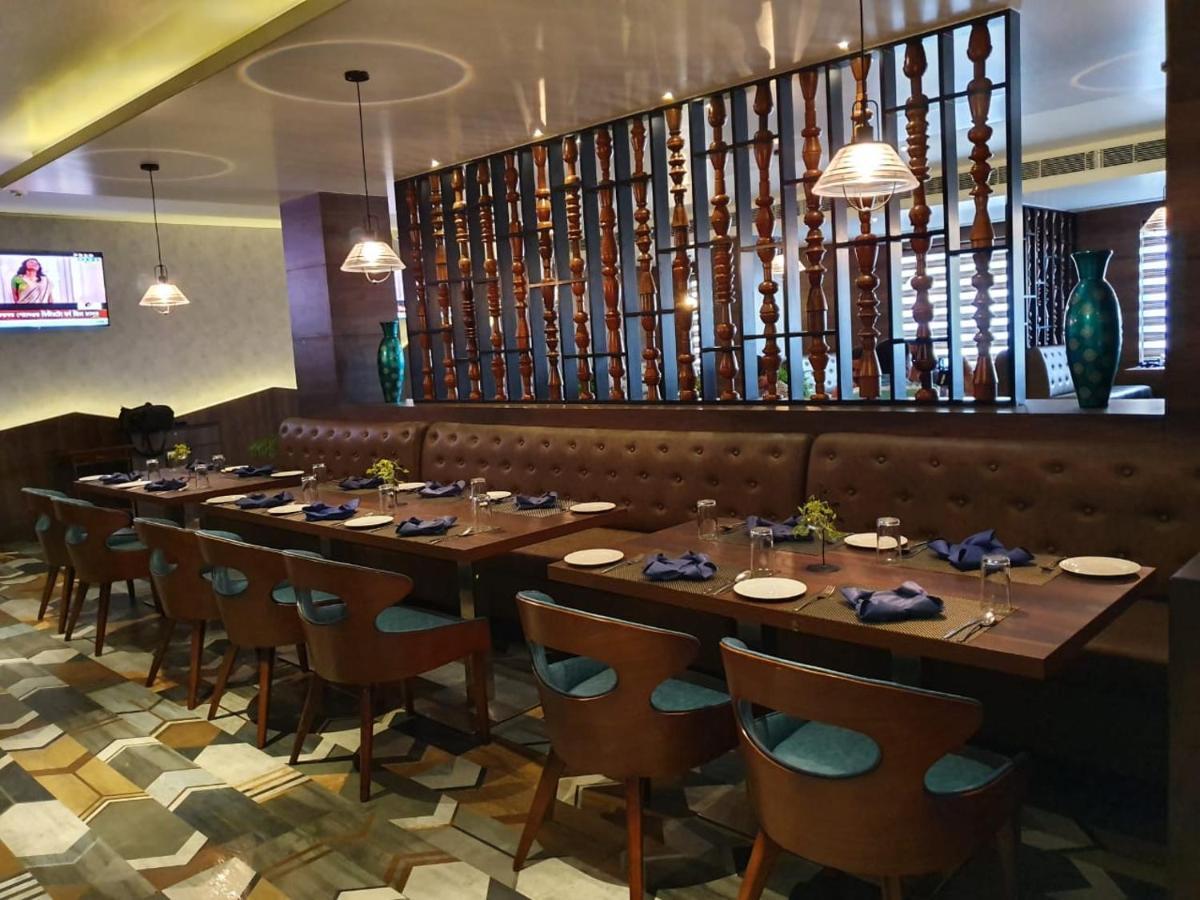 Vishwaratna Hotel Guwahati Buitenkant foto